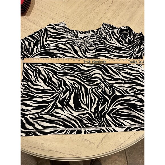 Women's Alfred Dunner Zebra Print Beaded Sequin Neckline Top Size XL Black/Wht - Picture 5 of 6